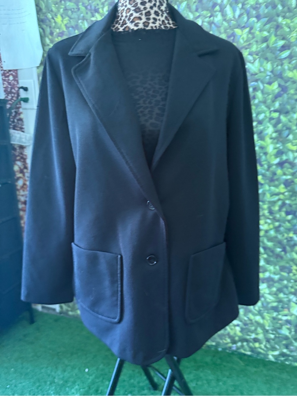 Classic Black Women's Single-Breasted Jacket p24